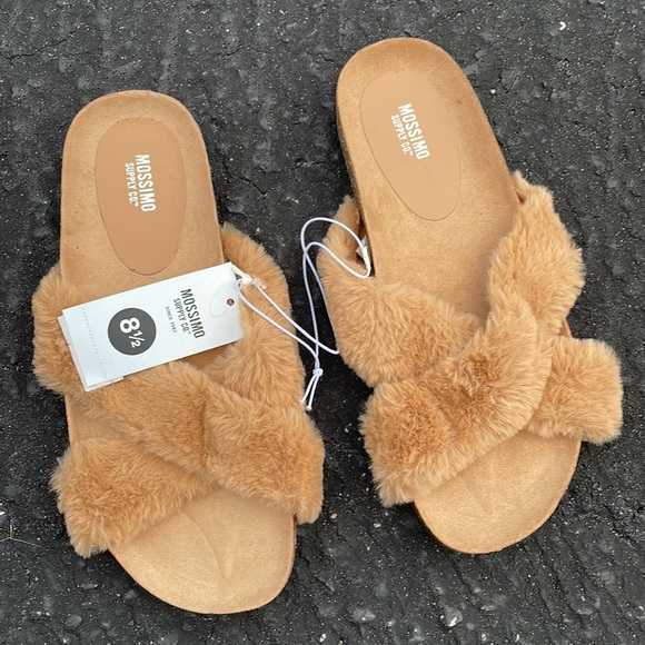 Women's Bella  Fur Crossband Footbed Cozy Sandal - Picture 6 of 8